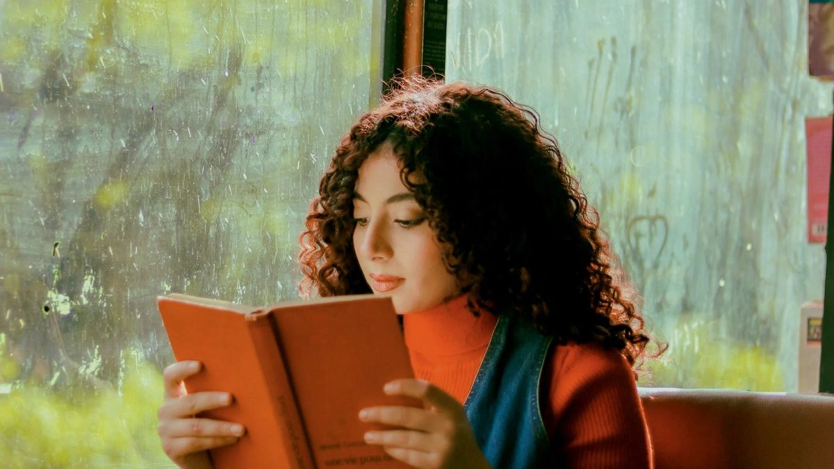 Los estudios muestran que los adultos que leían novelas de ficción con frecuencia estaban mejorando una habilidad muy valiosa