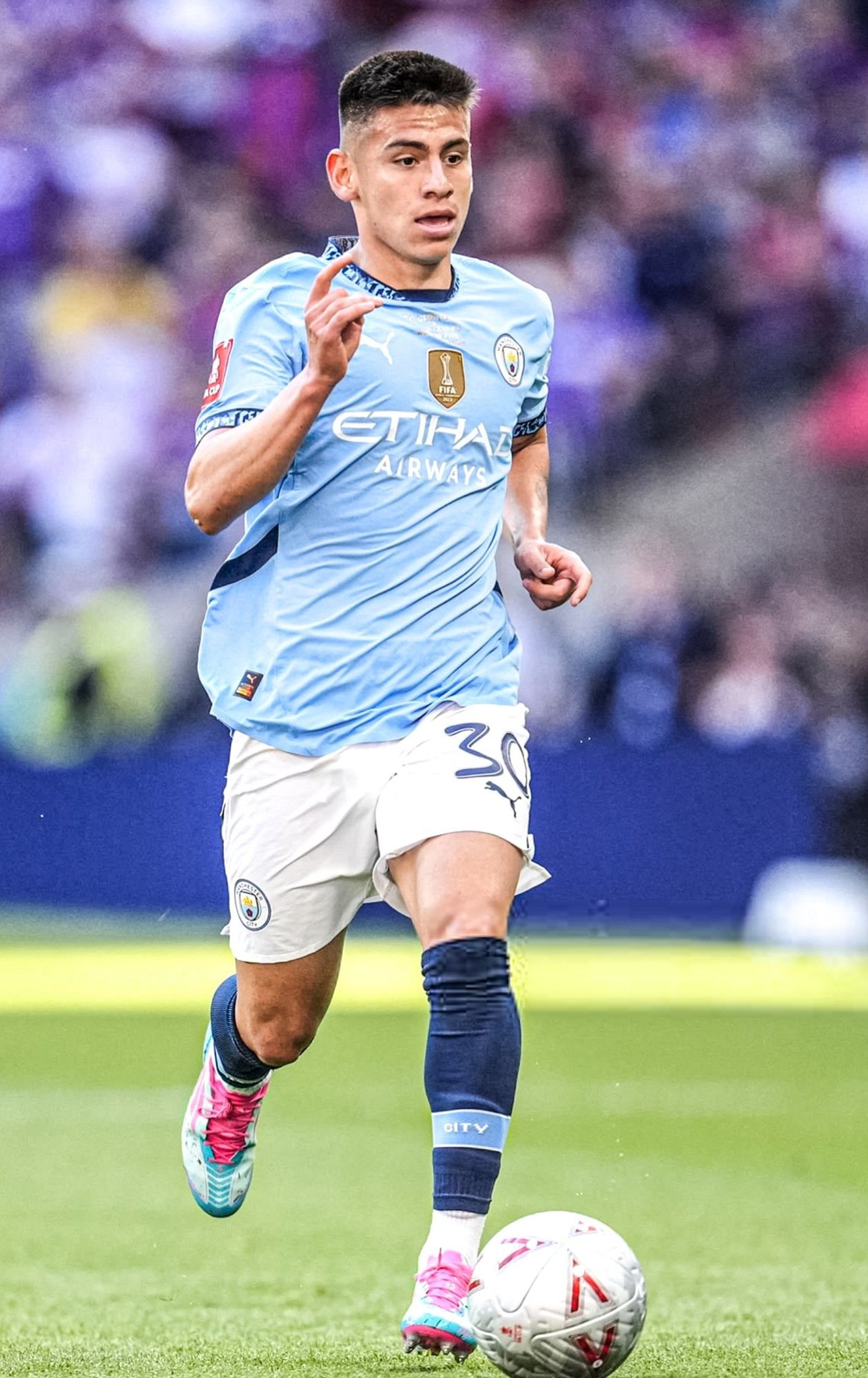 El Diablito Echeverri finalmente tuvo su esperado debut en el equipo de Guardiola. 