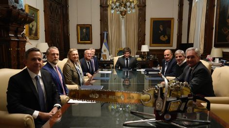 Milei y Caputo se reunieron con el presidente del Banco Interamericano de Desarrollo.