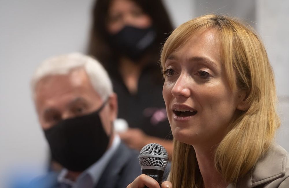 La Directora Ejecutiva de ANSES, Fernanda Raverta, estuvo en Mendoza y realizó la firma de convenios, encuentro con nuevas jubiladas gracias al reconocimiento de aportes por tareas de cuidado e inauguración de un nuevo Punto Fijo de ANSES.Estuvo presente la senadora nacional Anabel Fernandez Sagasti.