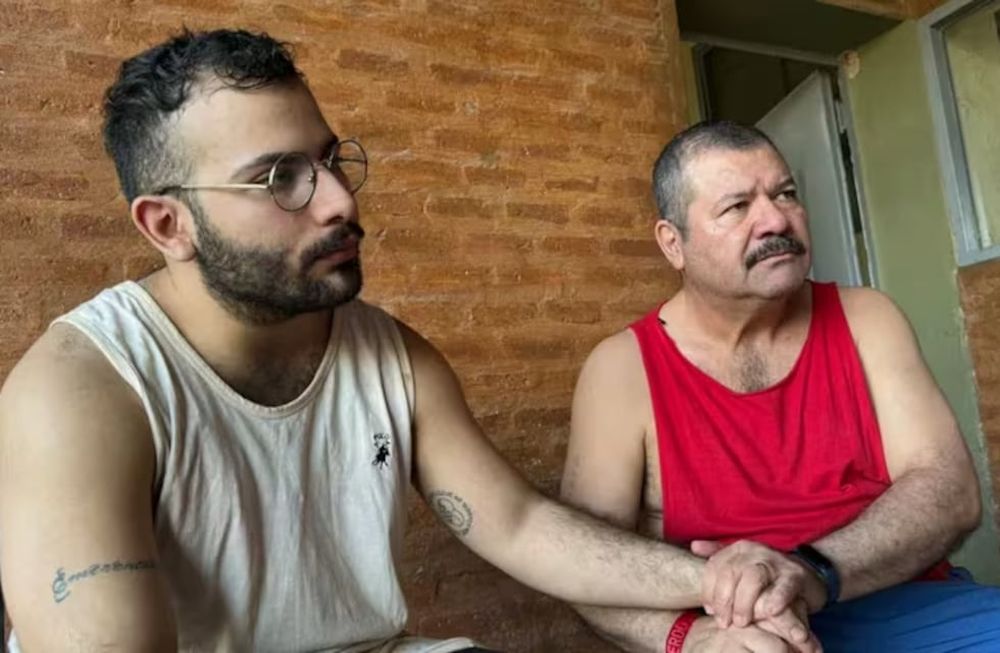 César Sena y su padre Emerenciano Sena desde la cárcel. - Gentileza