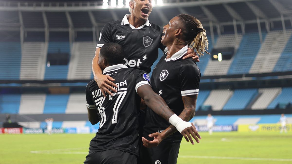 Dura caída de Racing en casa ante Botafogo