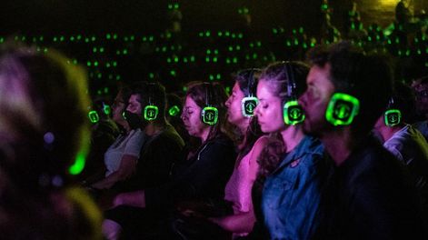 Vení a vivir una experiencia única: el silent concert de Música para Volar, en los jardines de Tierras Altas