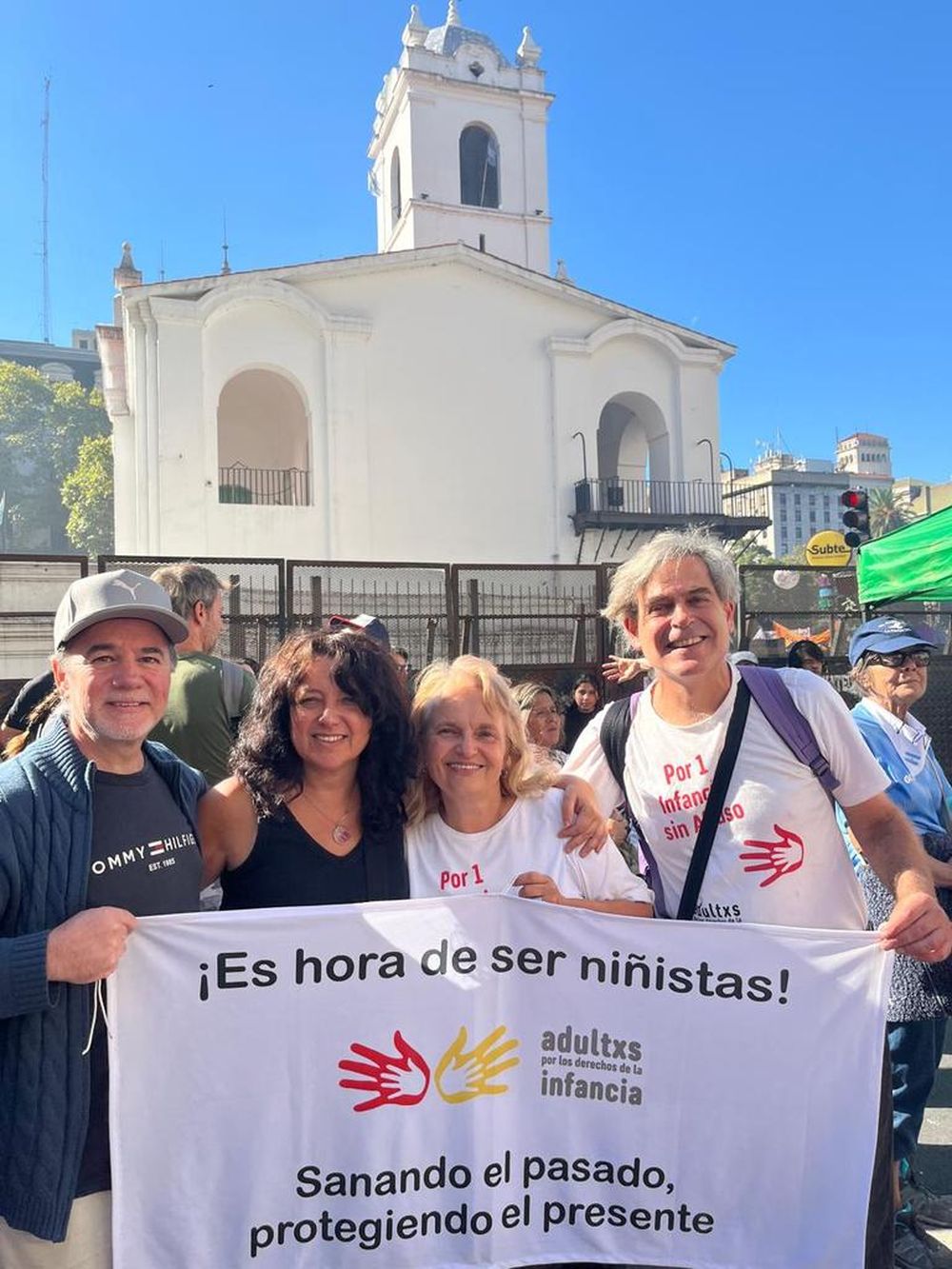Sufrieron abuso sexual siendo niños, son pareja y viajarán al Mundial con una impactante campaña