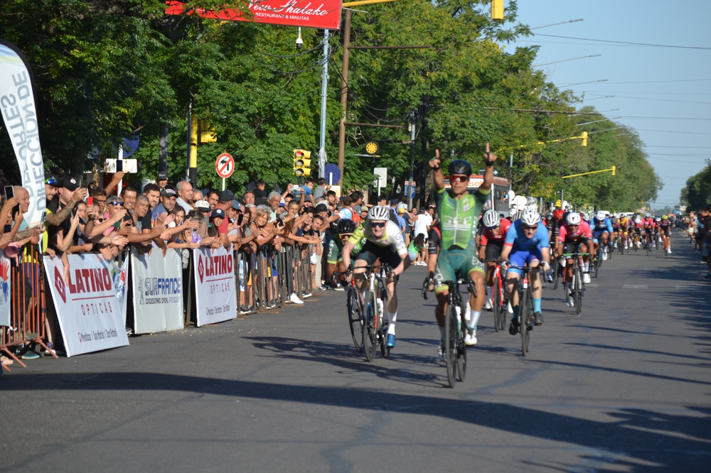 La Vuelta de Mendoza sigue su camino, con gran nivel 