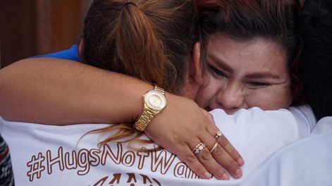 EEUU abrió la frontera con México y familias pudieron abrazarse solo por 4 minutos
