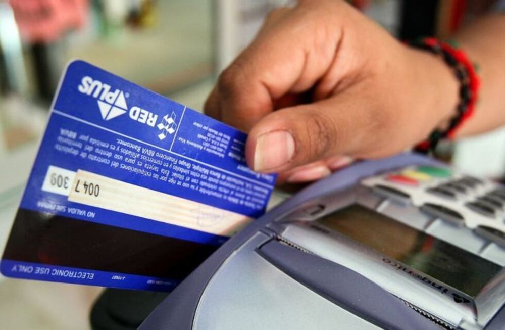 El BCRA bajó fuerte las tasas de financiamiento de las tarjetas de crédito: 55% anual