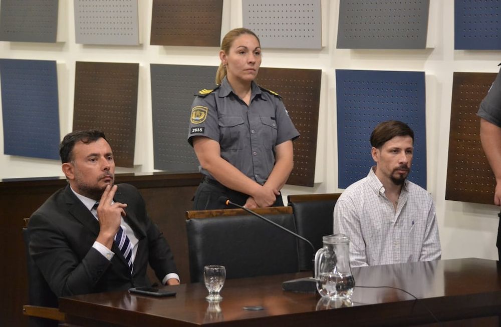 José Caccia (a la derecha) junto a su abogado, Carlos Moyano, durante la audiencia en la que fue codenado a 6 años de carcel/ Gentileza Poder Judicial