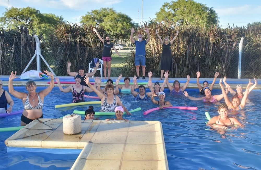 Las colonias de verano para adultos suman adeptos y hacen bien.