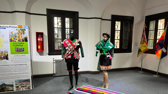 una muestra que celebra la riqueza y diversidad de bolivia, a 200 anos de su independencia