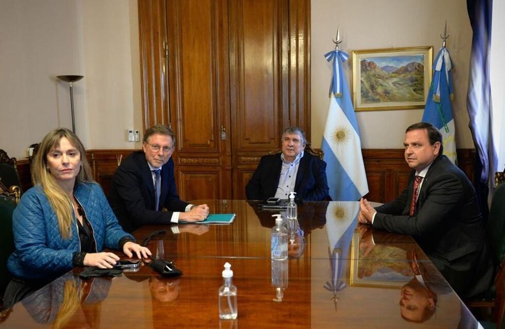 Visita del Secretario de Agricultura, Ganadería y Pesca de la Nación, Juan Bahillo al presidente del interbloque de senadores y senadoras de todos, José Mayans quien estuvo acompañado por la presidenta del Bloque de Unidad Ciudadana, Juliana di Tullio y el senador por Jujuy, Guillermo Snopek.