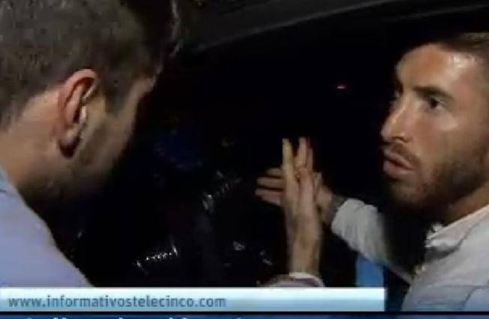 Tras perder el clásico, hinchas de Real Madrid insultaron a los jugadores y golpearon sus autos