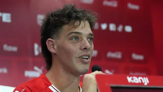 Santi Maratea puso manos a la obra en una nueva colecta para ayudar a Independiente.