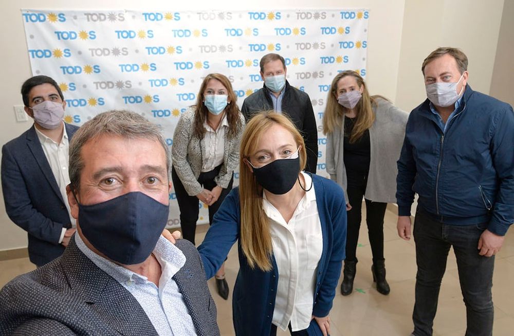 Anabel Fernández Sagasti, como senadora y Adolfo Bermejo para diputado, encabezarán la boleta. En las otras categorías de cargos, varios conocidos.