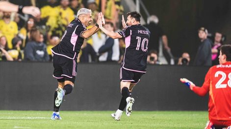 Los Andes | Luis Suárez y Lionel Messi festejan el tercer gol del Inter Miami ante Columbus Crew. Jugarán el próximo Mundial de Clubes  (Prensa Inter)