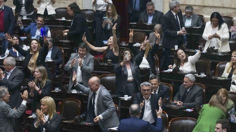 Los bloques opositores de la Cámara de Diputados lograron este martes el dictamen de mayoría para restringir el uso de los Decretos de Necesidad y Urgencia (DNU)