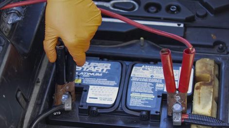 El correcto procedimiento de pasar energía entre baterías garantiza un arranque efectivo.