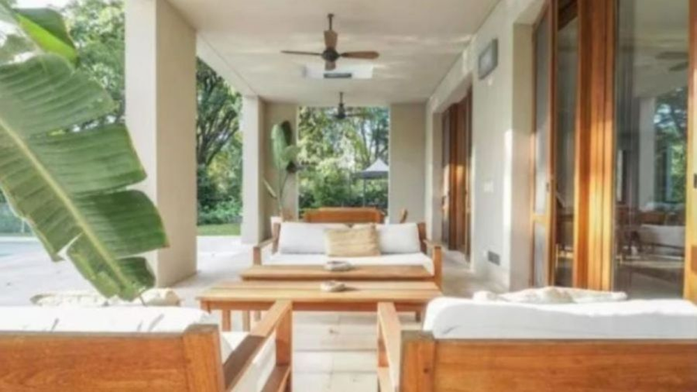Lali Espósito y Pedro Rosemblat comparten una casa con estilo contemporáneo.