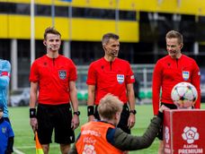 Durante tres temporadas, Kristjan Kruk dirigió en la Primera División del fútbol de Estonia. Allá usan el VAR, eso hace diferente el juego. Durante tres temporadas, Kristjan Kruk dirigió en la Primera División del fútbol de Estonia. Allá usan el VAR, eso hace diferente el juego.