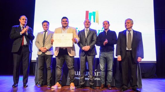 Facundo Arce con el intendente Gustavo Soto. Acompañan el presidente de la Corte, Dalmiro Garay y los ministros Mario Adaro, Omar Palermo y Julio Gómez.