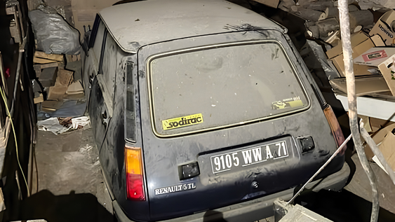 Encontraron un viejo Renault con solo 12 kilómetros recorridos.&nbsp;