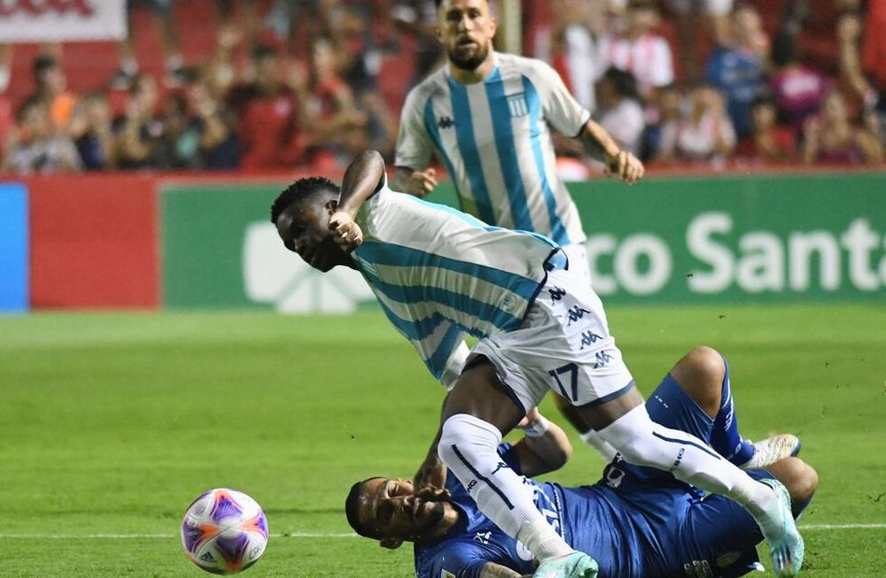 Malas noticias para Fernando Gago: Johan Carbonero sufrió una ruptura del ligamento cruzado anterior de su rodilla izquierda. / Gentileza.