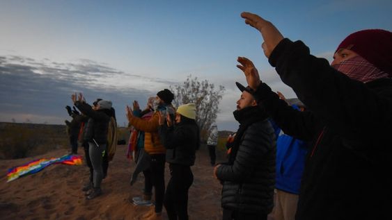 El paisaje único de la Reserva Natural Telteca y los Altos Limpios, fue sede del ritual Inti Raymi. Danza, música y una cálida ceremonia, recibieron un nuevo ciclo marcado por los primeros rayos de sol.