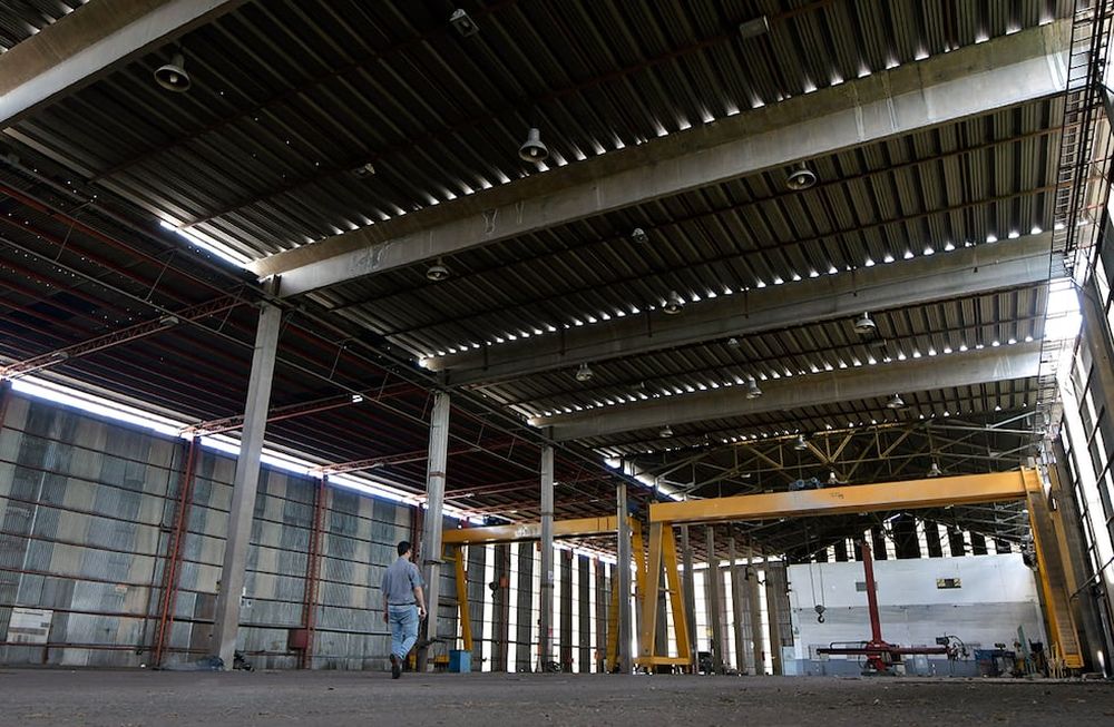 Alimentos y Bebidas es el sector que mostró mayor crecimiento anual, con una suba de 5,3% en su producción, a precios constantes. En cambio, Papel e Impresiones tuvo una caída interanual de 23,3% anualEl ingeniero Leonardo Ugo es el propietariofoto: Orlando Pelichotti