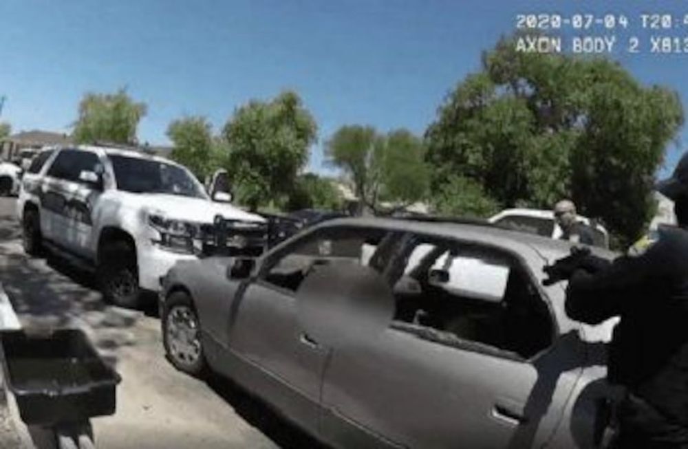 Video: policías de EE.UU. acribillaron y mataron a un latino mientras estaba en su auto
