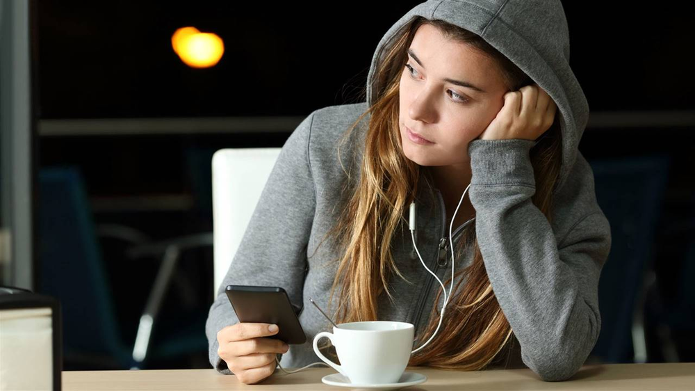 Olvidar responder mensajes revela patrones emocionales, hábitos mentales y vínculos sociales invisibles