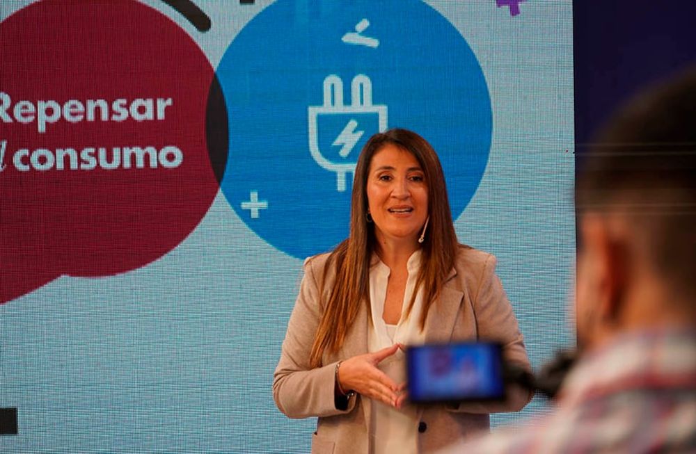 En el marco del ciclo “Voces que suman”, cinco especialistas abordaron los cambios postpandemia en torno a cómo se toman las decisiones a la hora de adquirir bienes o servicios. / Foto: Juan Cruz de Rossi / La Voz