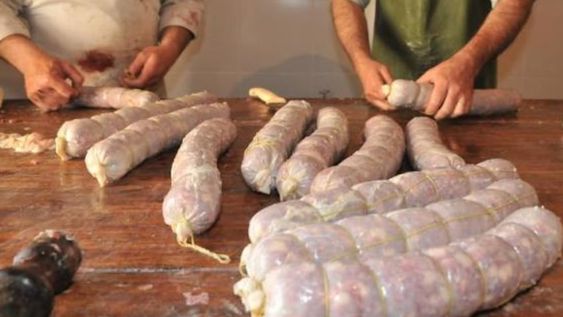 Triquinosis: las personas se contagian consumiendo carne de cerdo, chacinados o embutidos mal cocidos, en especial si son de elaboración casera