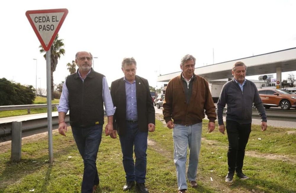 MESA DE ENLACE. Jorge Chemes, de CRA; Carlos Achetoni, de FAA; Nicolás Pino, de SRA, y Elbio Laucirica, de Coninagro, luego de la Reunión con Massa. / Foto: Clarín.