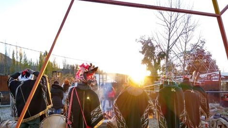 Los Andes | Referentes de los pueblos andinos de Mendoza recibieron este lunes por la mañana el Año Nuevo del Sur, el 5.529 del Quinto Sol. Foto: Colectivo artístico Año nuevo del Sur.