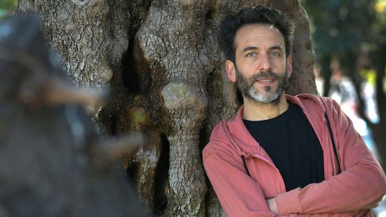 El actor mendocino Daniel Encinas trabaja con algunas obras de teatro, dando clases y dictando talleres.Foto: Orlando Pelichotti / Los Andes