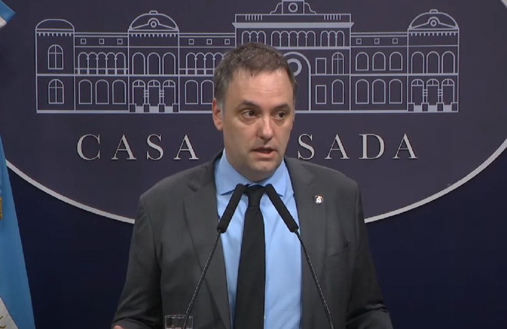 La amenaza de Adorni: aumentar el IVA y suspender planes sociales para financiar universidades y Garrahan