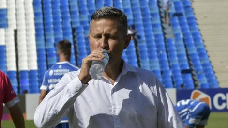 Diego Flores habló en conferencia de prensa y disparó contra una parte de la dirigencia / Orlando Pelichotti.