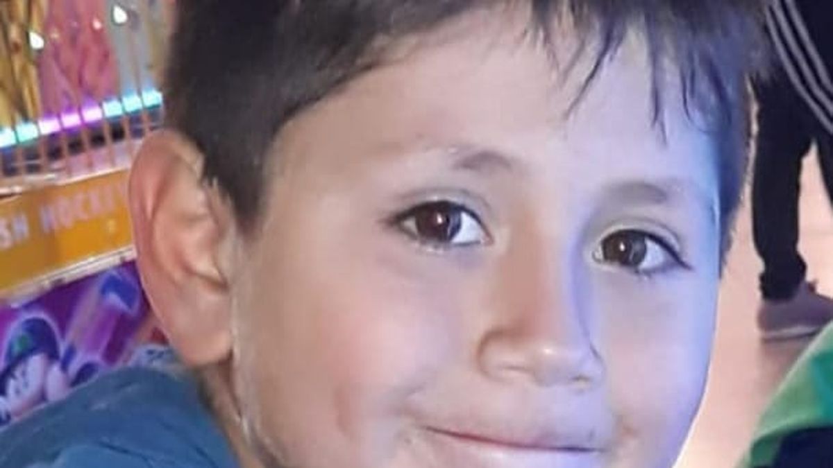 Iba en bici con su mamá, se cayó y pelea por su vida: el drama de una familia y su lucha por los medicamentos