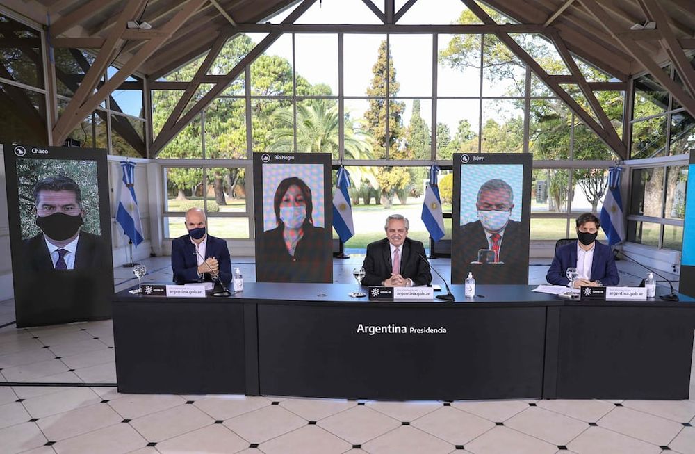 Fernández estuvo acompañado del  gobernador de la provincia de Buenos Aires, Axel Kicillof, y del jefe de gobierno de la Ciudad, Horacio Rodríguez Larreta.