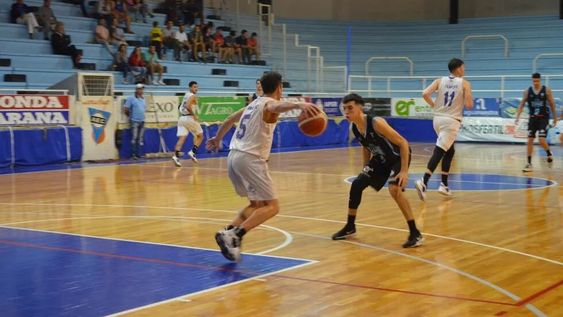 chagüe de Paraná derrotó a Rivadavia Basquet por 70 a 59 y jugará la Reclasificación. El conjunto Naranja ahora buscará su lugar ante Salta Basket en Mendoza. / Gentileza.