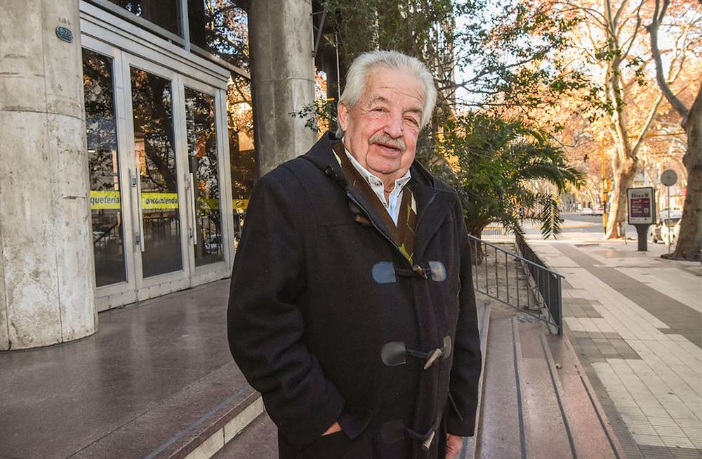 Alberto Eglez trabajó en el Correo Argentino durante 56 años y pasó por todos los puestos hasta 2018, cuando se jubiló. Foto: Mariana Villa / Los Andes