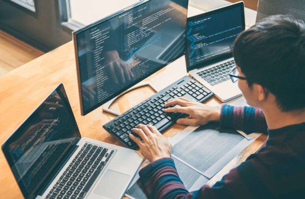 Una startup pedagógica ofrece un curso de Programación Web Desde Cero, que es de acceso totalmente gratuito y del que pueden participar personas desde los 15 años en adelante