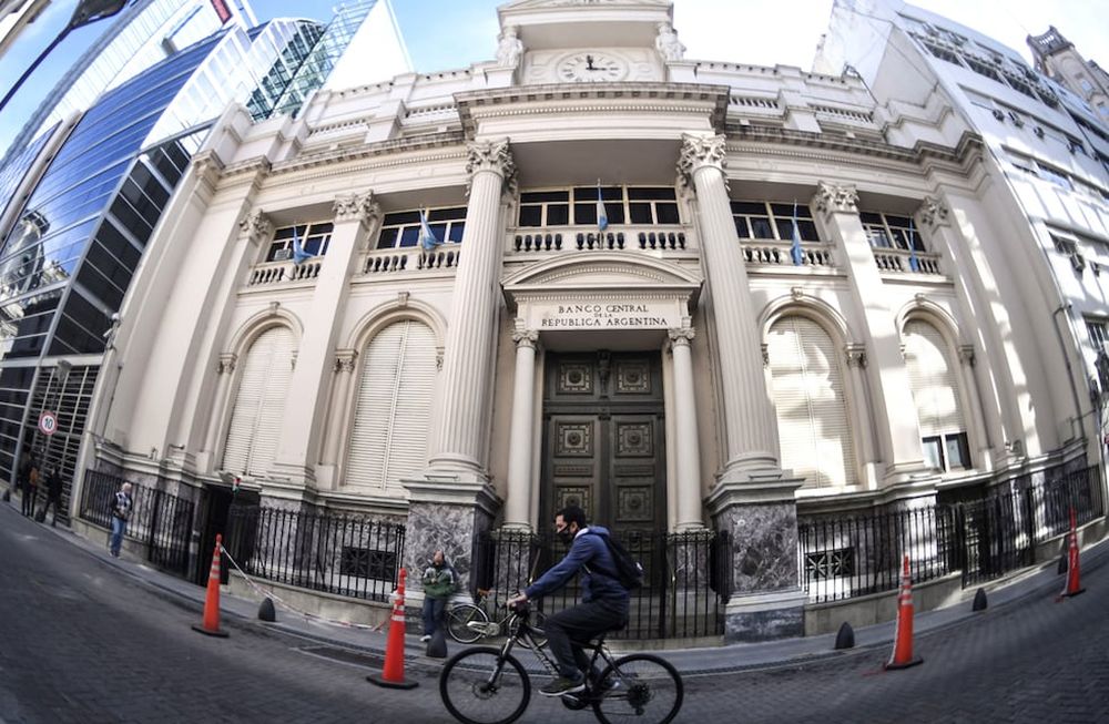 ID:4880420 Telam, Buenos Aires, 24 de septiembre de 2020: El Banco Central de la República Argentina (BCRA) dispuso hoy que las transferencias de cuentas nominadas en moneda extranjera puedan cursarse sin necesidad de validación previa, una reglamentación que fue adoptada días atrás y que frenó esta operatoria desde el miércoles de la semana pasada.Foto: Fernando Gens/amb/Telam
