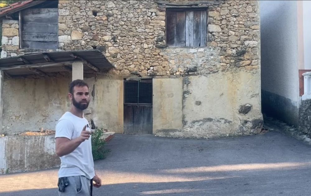 A los 32 descubrió que la primera barrera para aquella casa con huerto no estaba en Asturias ni en el precio de la reforma: era decidirse a probar la vida que llevaba años imaginando.
