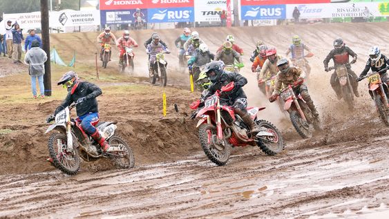 Retorna la pasión, la velocidad y el éxtasis de un deporte que gusta a todos, el Motocross
