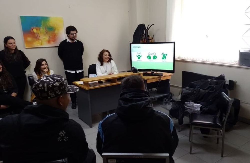 La Suprema Corte de Justicia, a través del fuero penal colegiado, supervisa un programa para varones condenados por violencia de género con penas menores a 3 años. Foto: Fuero Penal Colegiado SCJ.