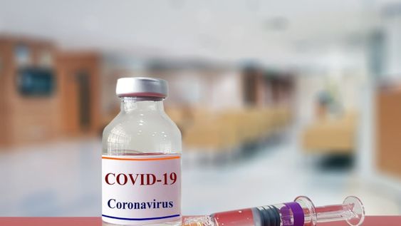 La vacuna contra el coronavirus de Oxford/AstraZeneca tendría un alto porcentaje de efectividad.
