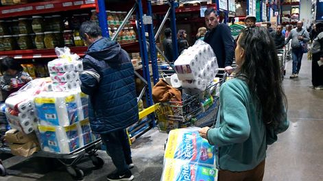 Siete de cada diez mendocinos no pudo sostener sus hábitos de consumo en los primeros meses de 2024. Foto: Orlando Pelichotti / Los Andes