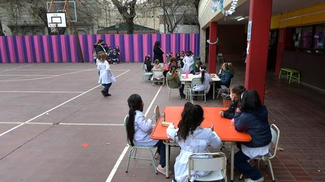 Los Andes | En Mendoza los chicos de primaria volvieron a la presencialidad total en las escuelas y buscan que en el país hagan lo mismo. Foto: Orlando Pelichotti