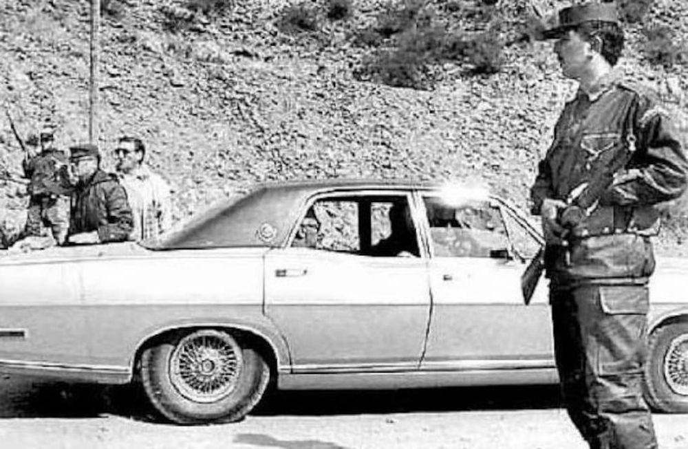 El gobernador Felipe Llaver en la toma de los Nihuiles en 1986.
